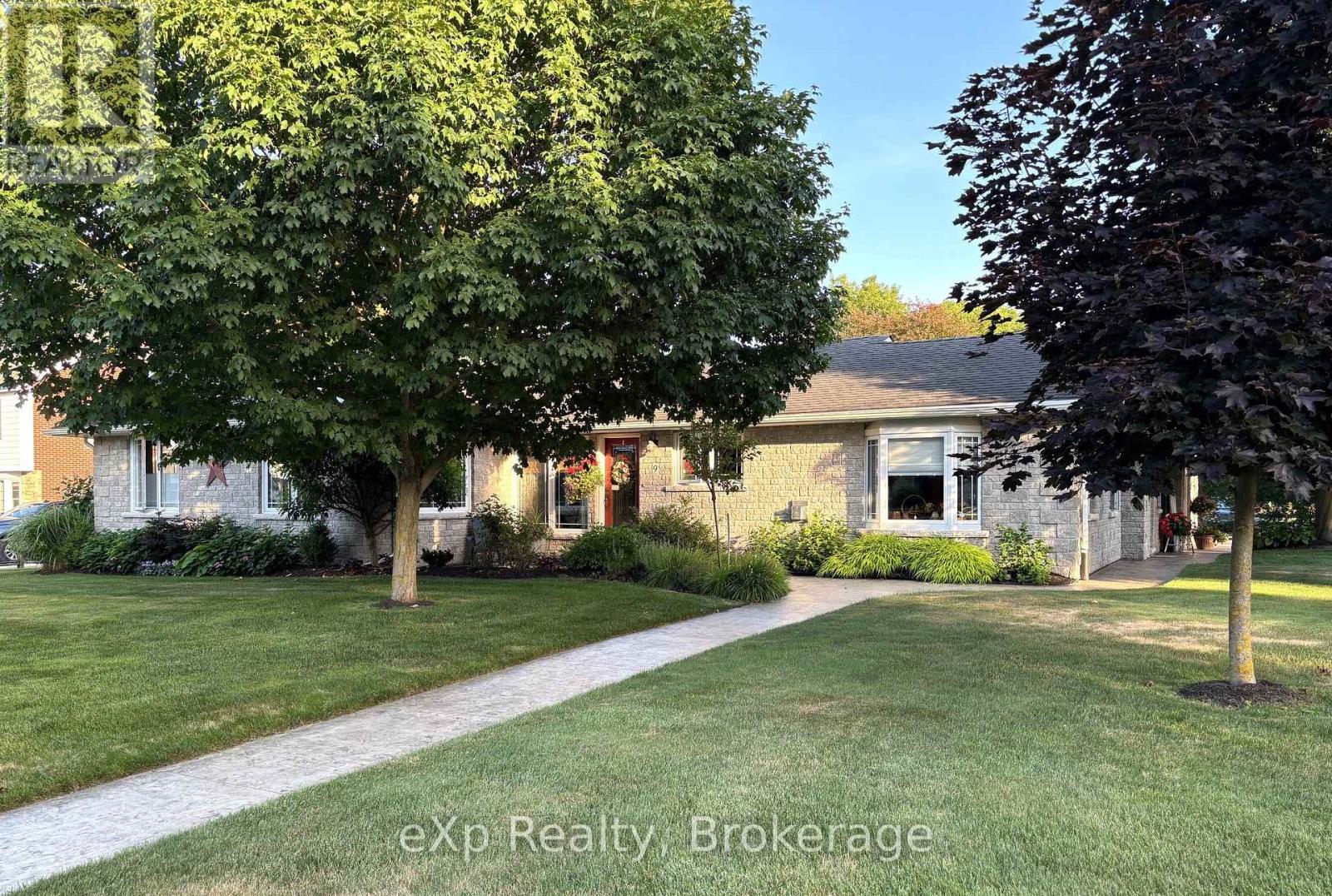 9 Johnstone Boulevard Property Photo 2