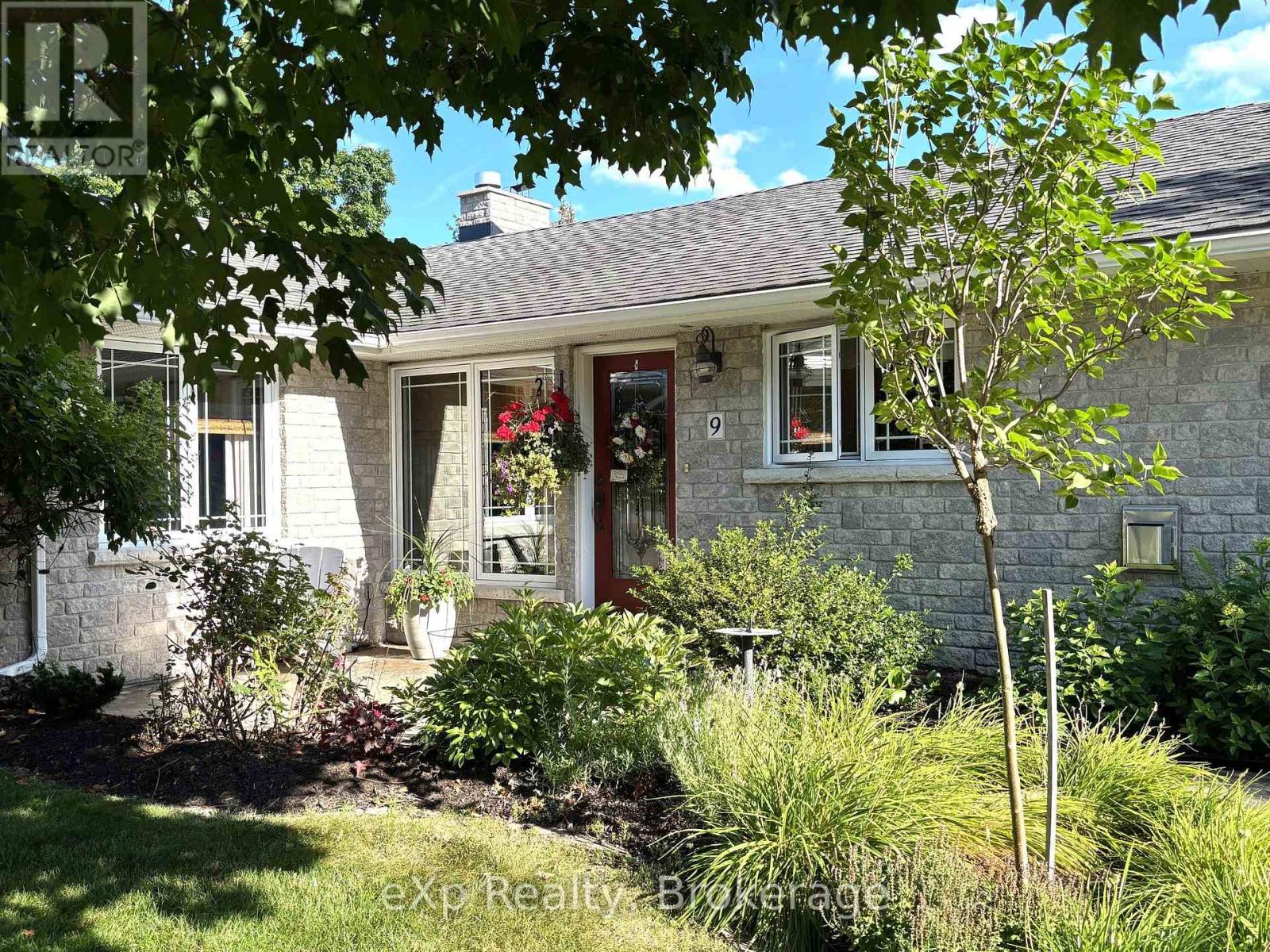 9 Johnstone Boulevard Property Photo 3