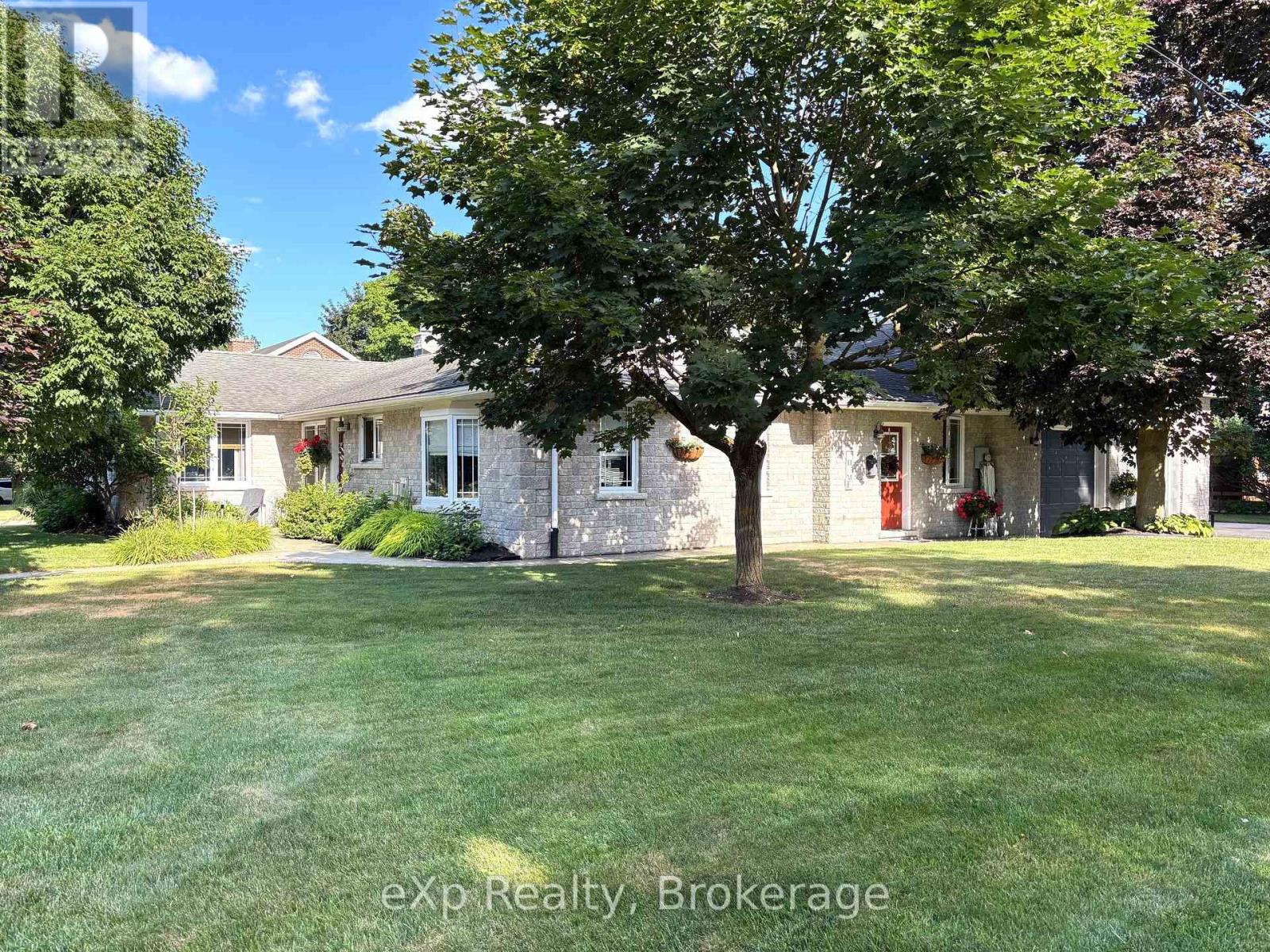 9 Johnstone Boulevard Property Photo 4