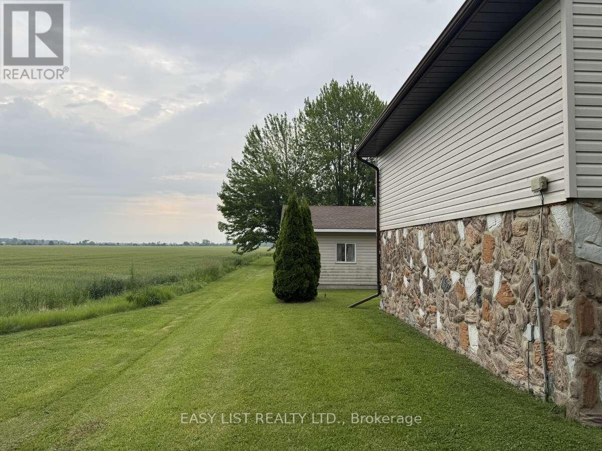 3104 St Clair Parkway Property Photo 6
