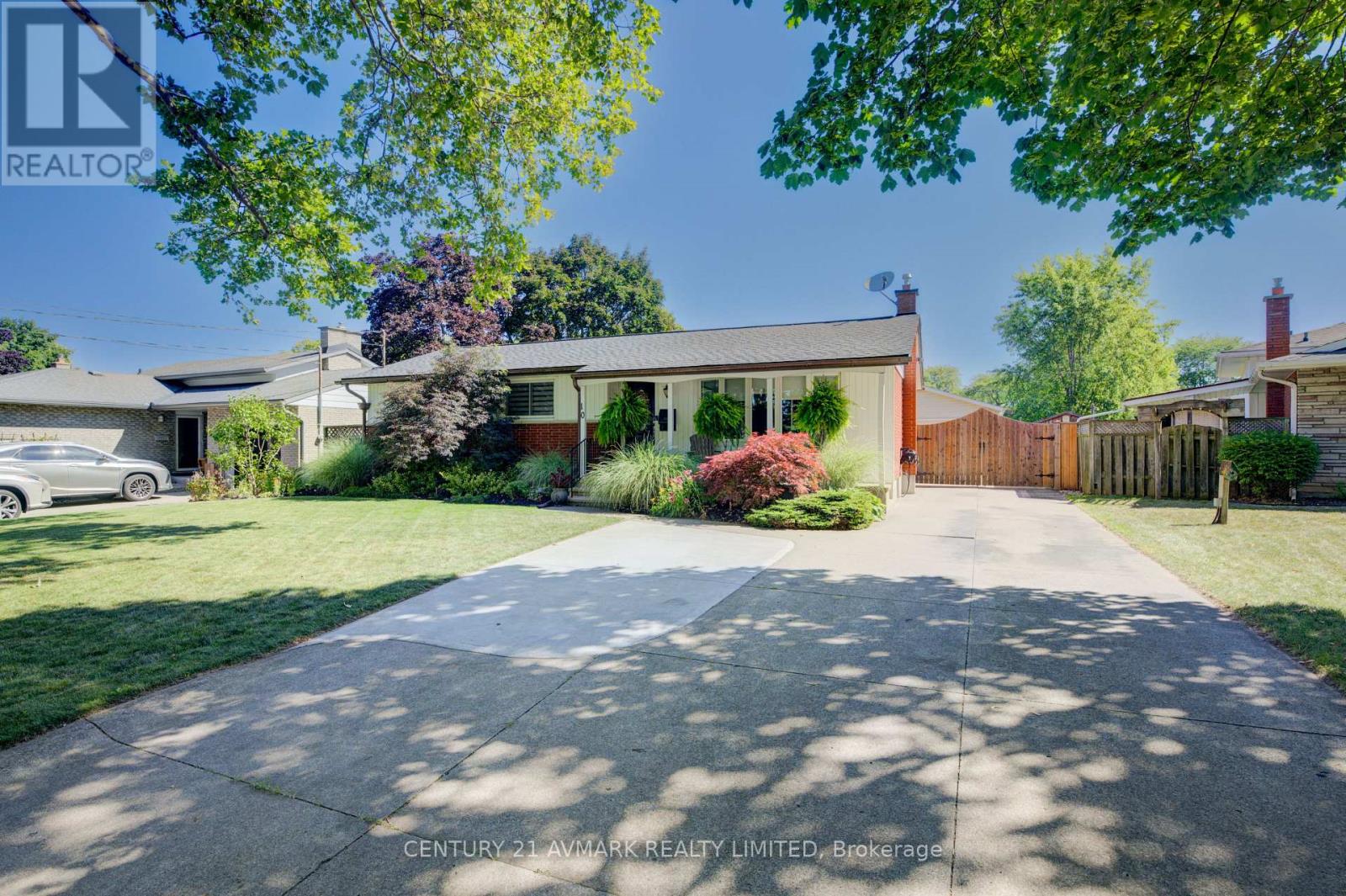 10 Royale Road Property Photo 2