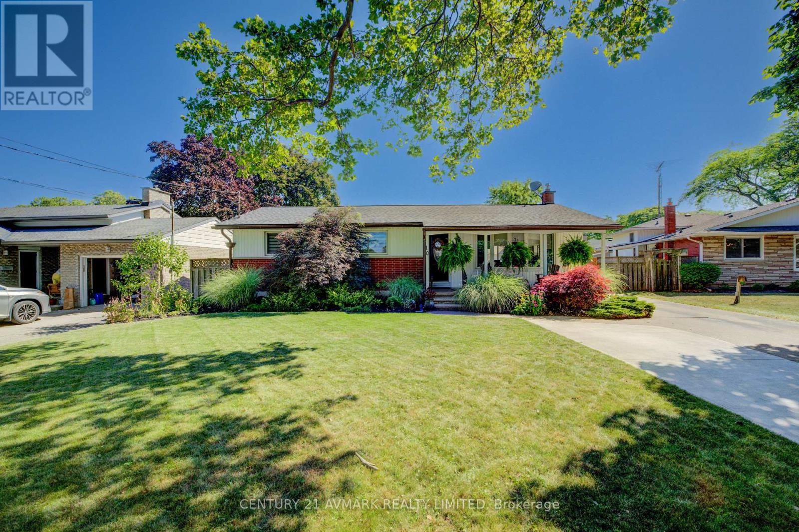 10 Royale Road Property Photo 3