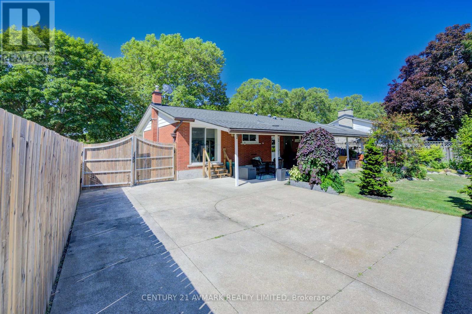 10 Royale Road Property Photo 29