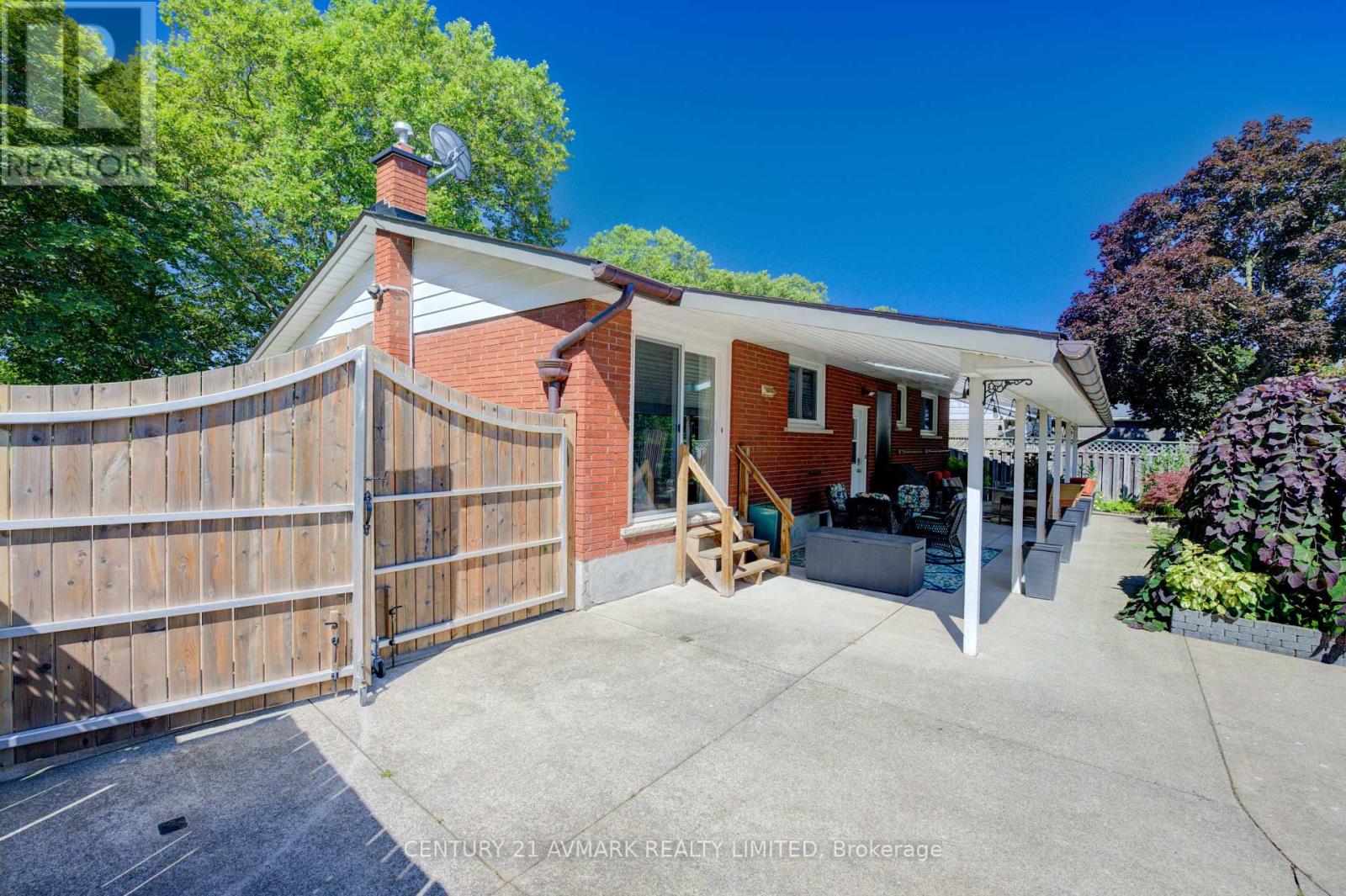 10 Royale Road Property Photo 30