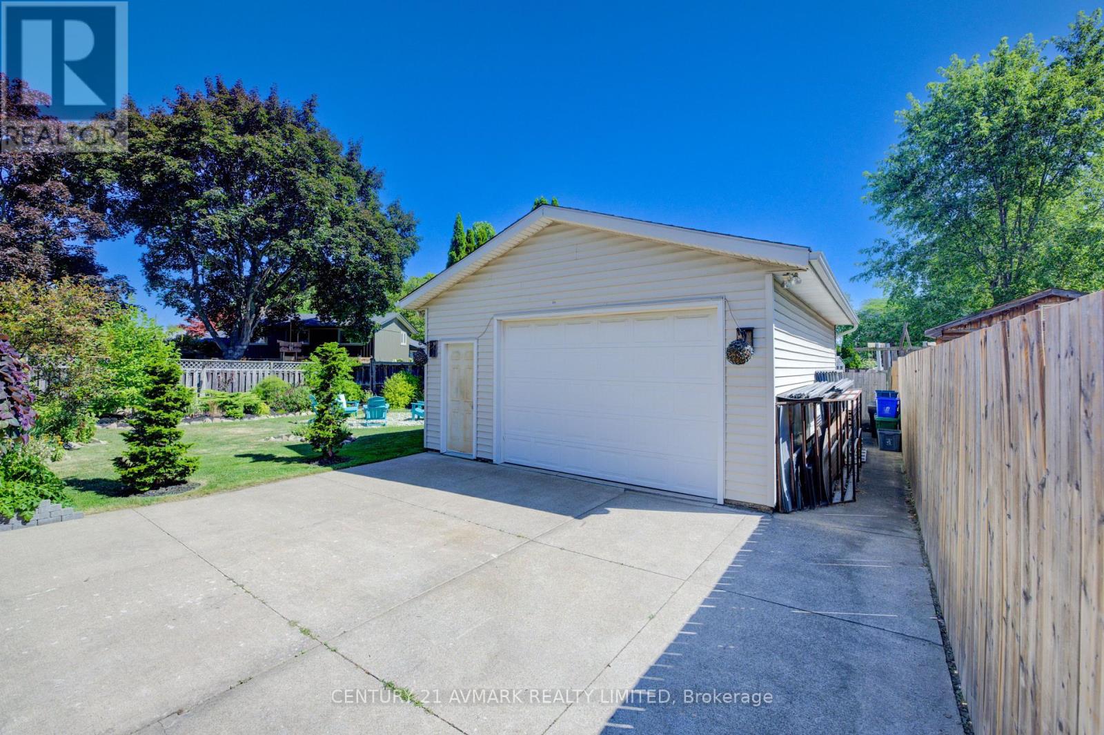 10 Royale Road Property Photo 31