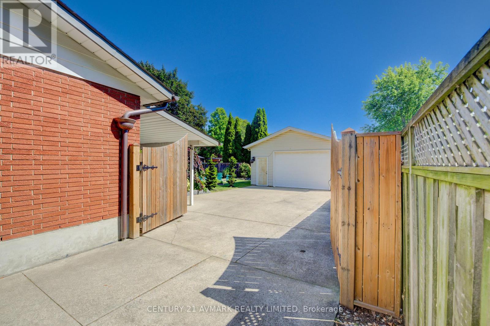 10 Royale Road Property Photo 40