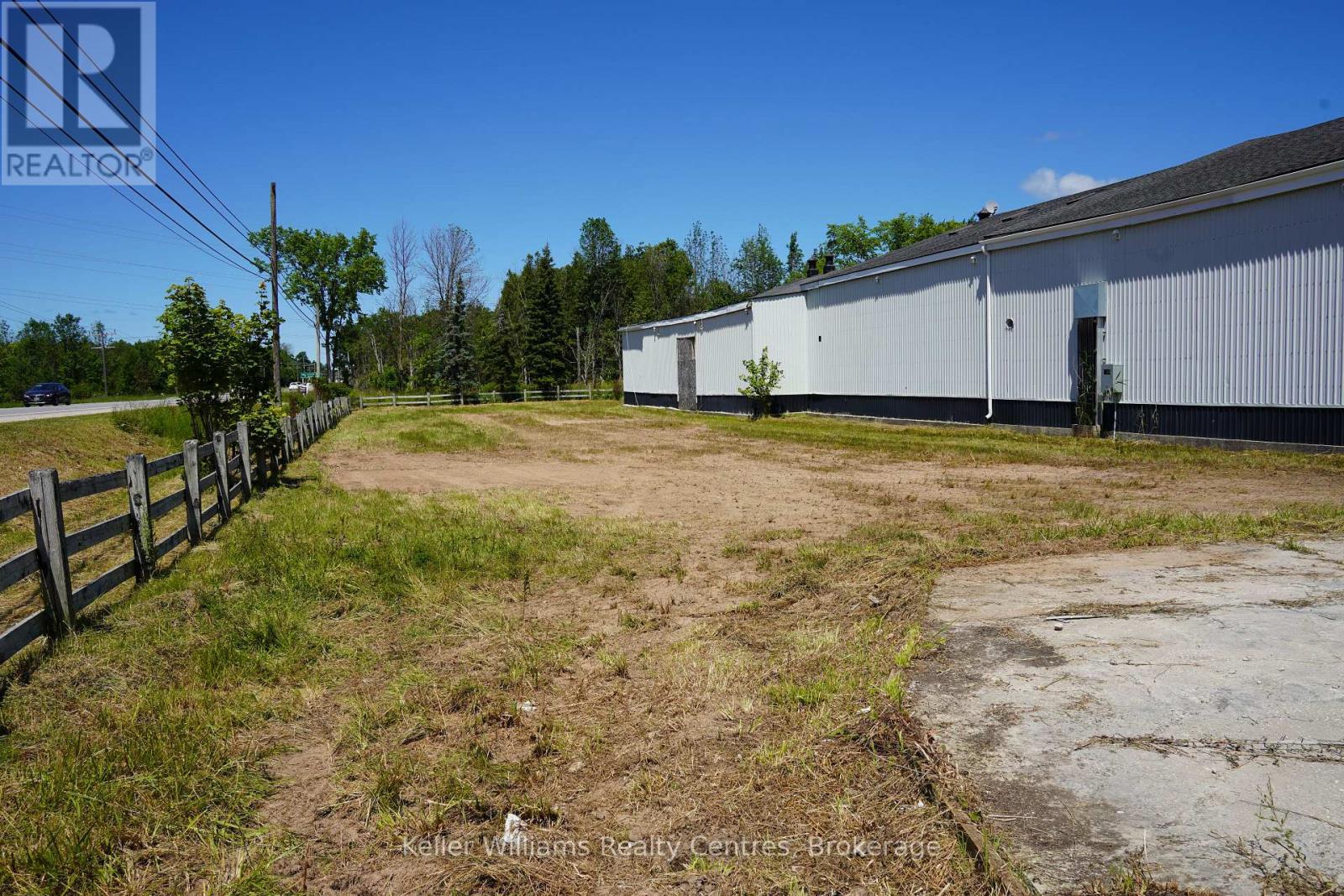 317505 Highway 6&10 Property Photo 12