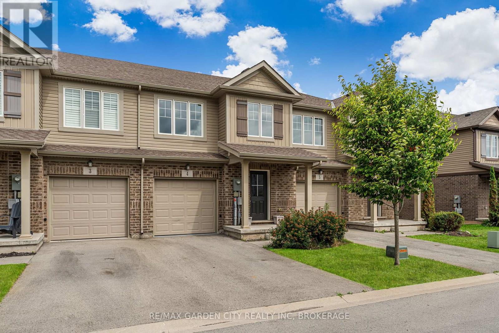 4 - 340 Prospect Point Road N Property Photo 1