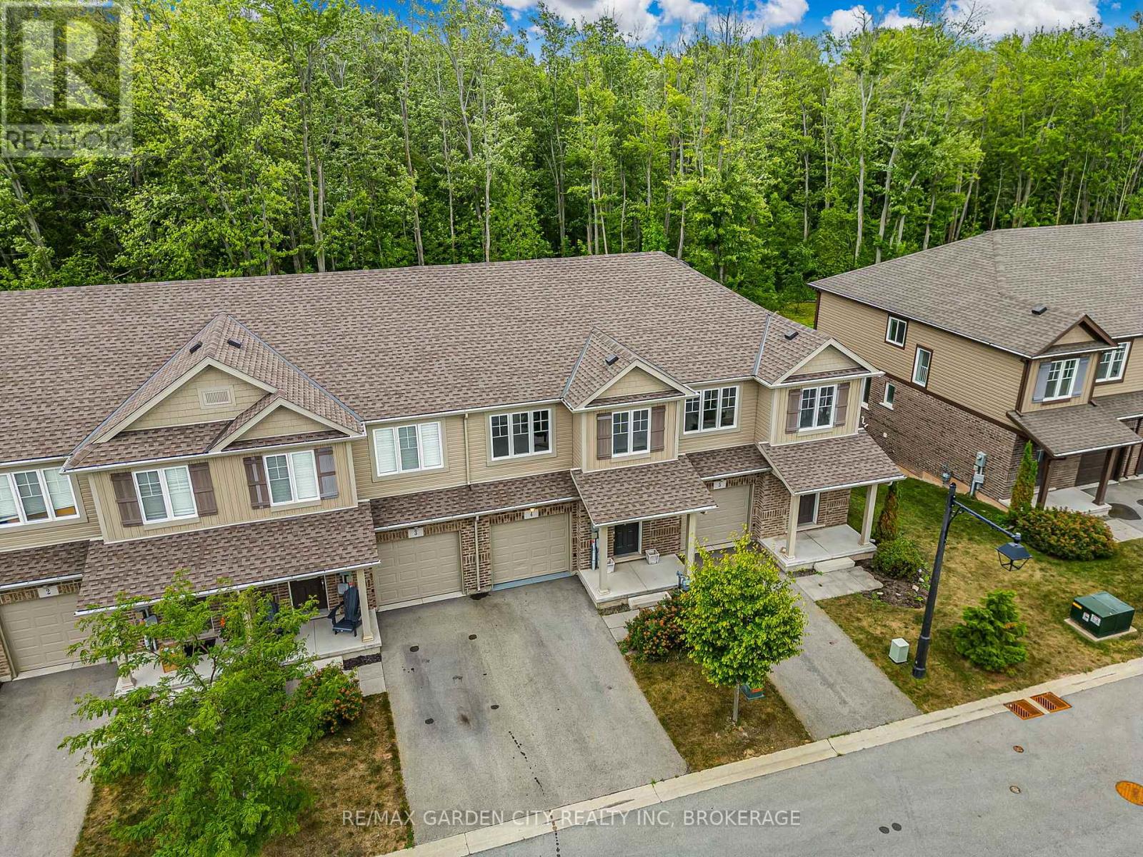 4 - 340 Prospect Point Road N Property Photo 2