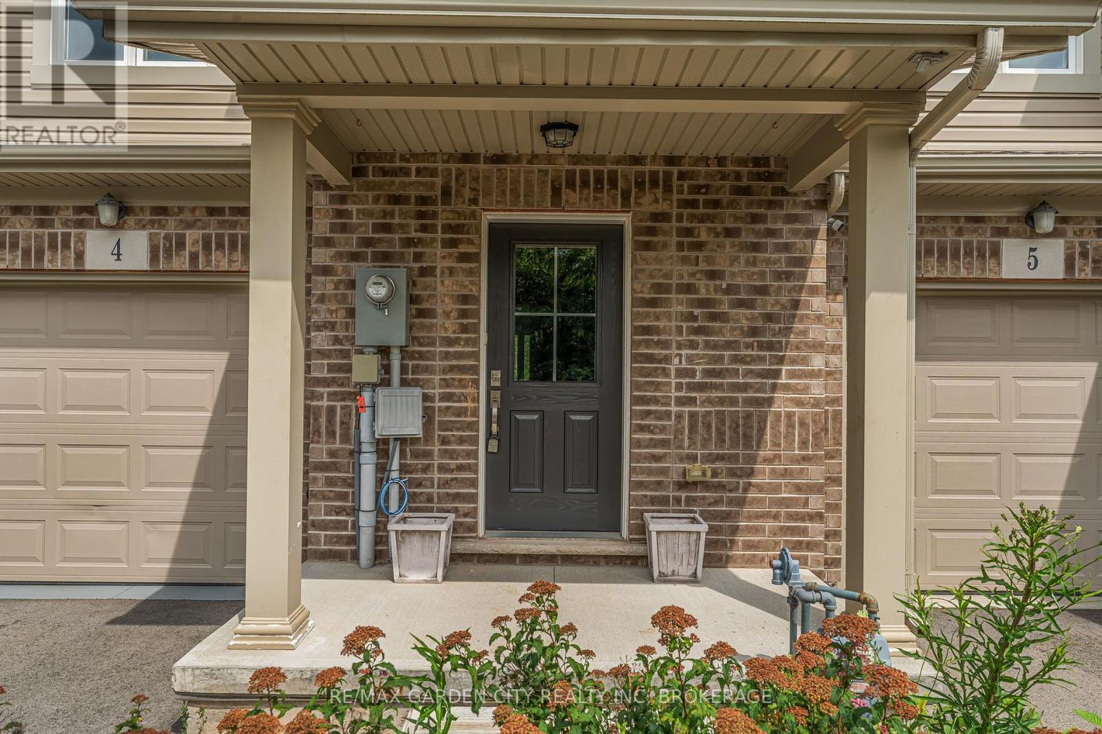 4 - 340 Prospect Point Road N Property Photo 3