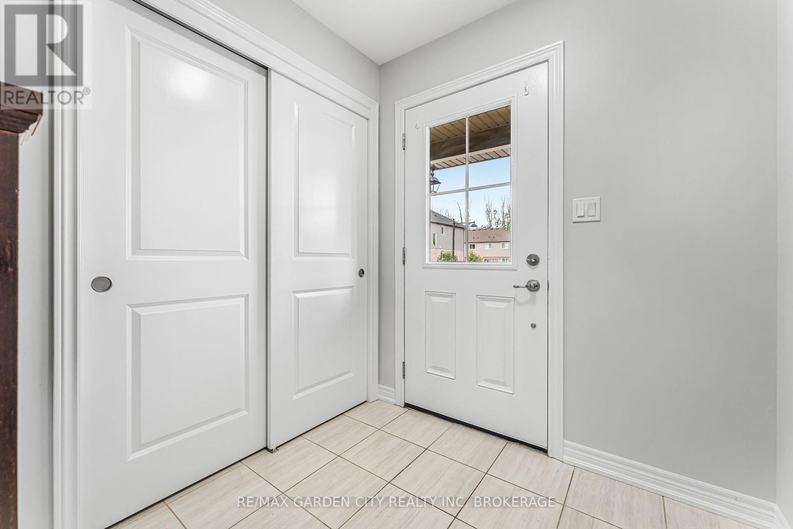 4 - 340 Prospect Point Road N Property Photo 5