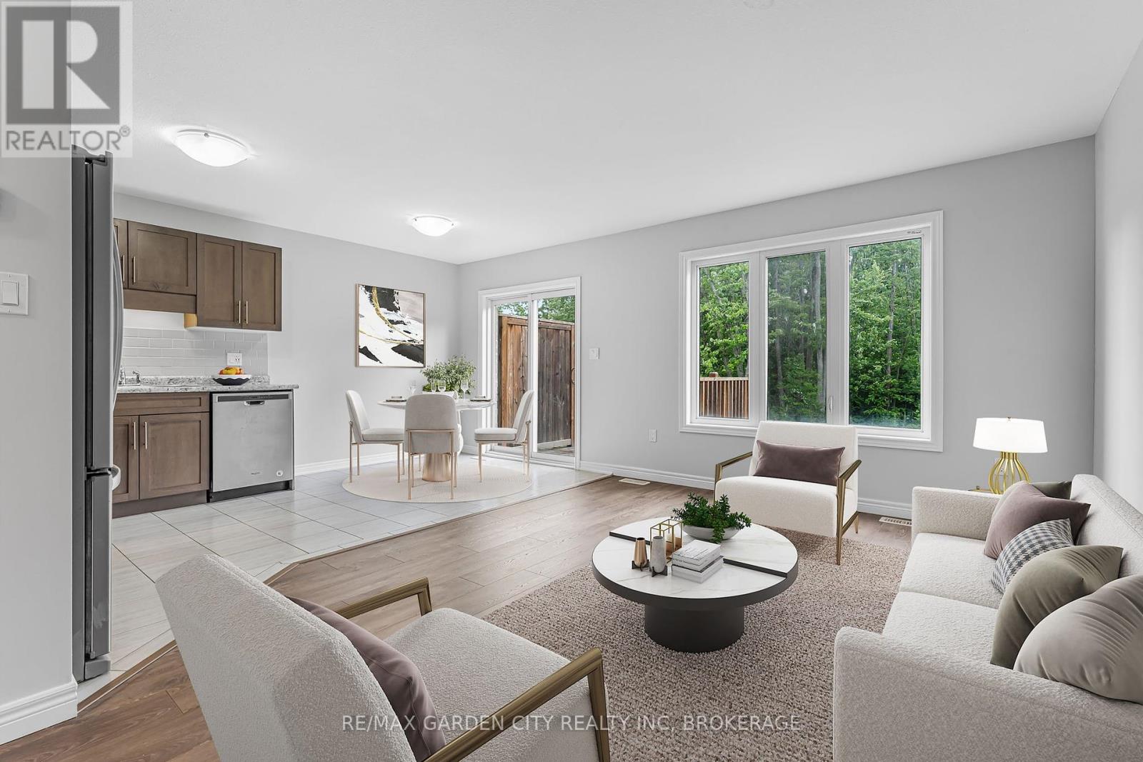 4 - 340 Prospect Point Road N Property Photo 8