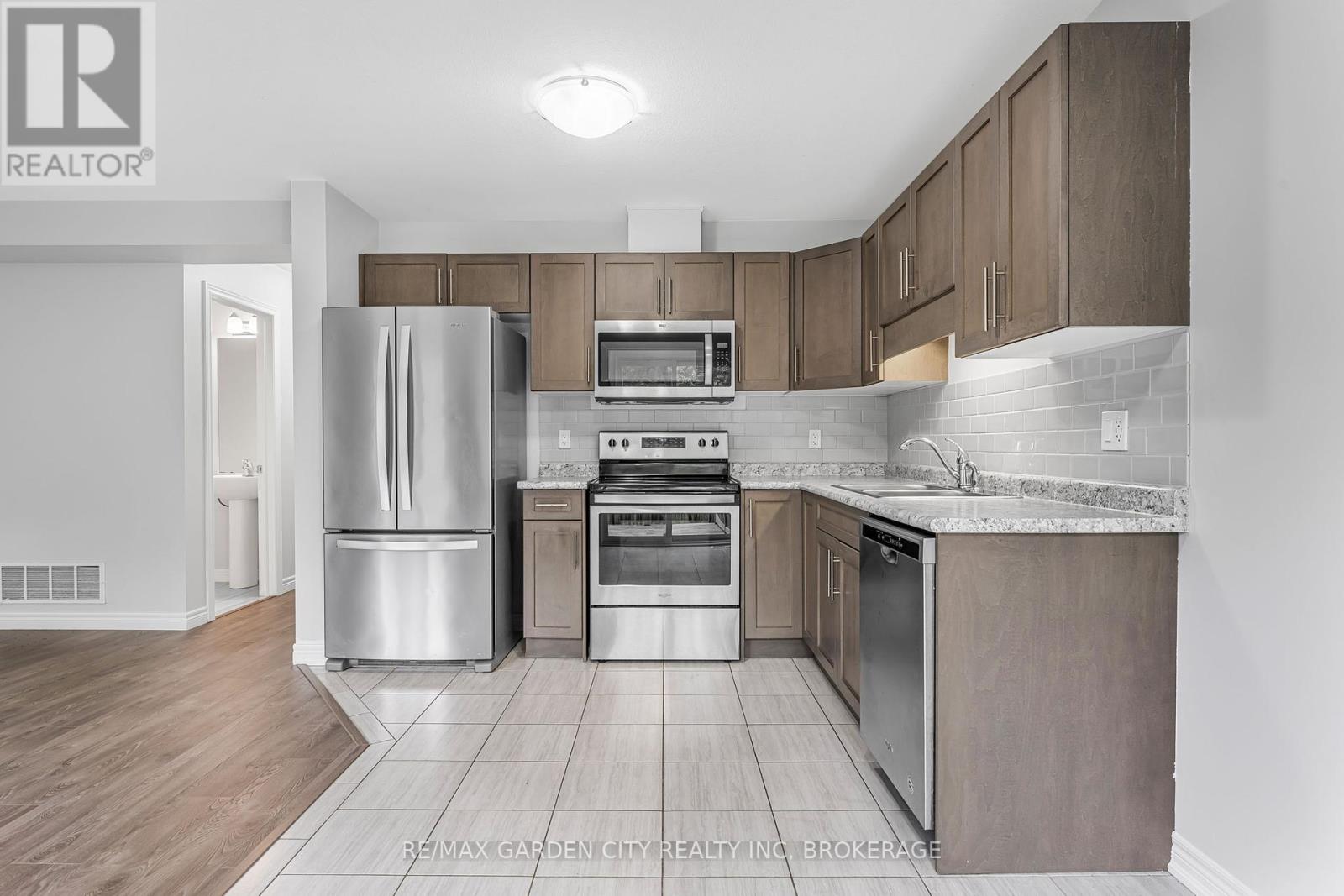 4 - 340 Prospect Point Road N Property Photo 12