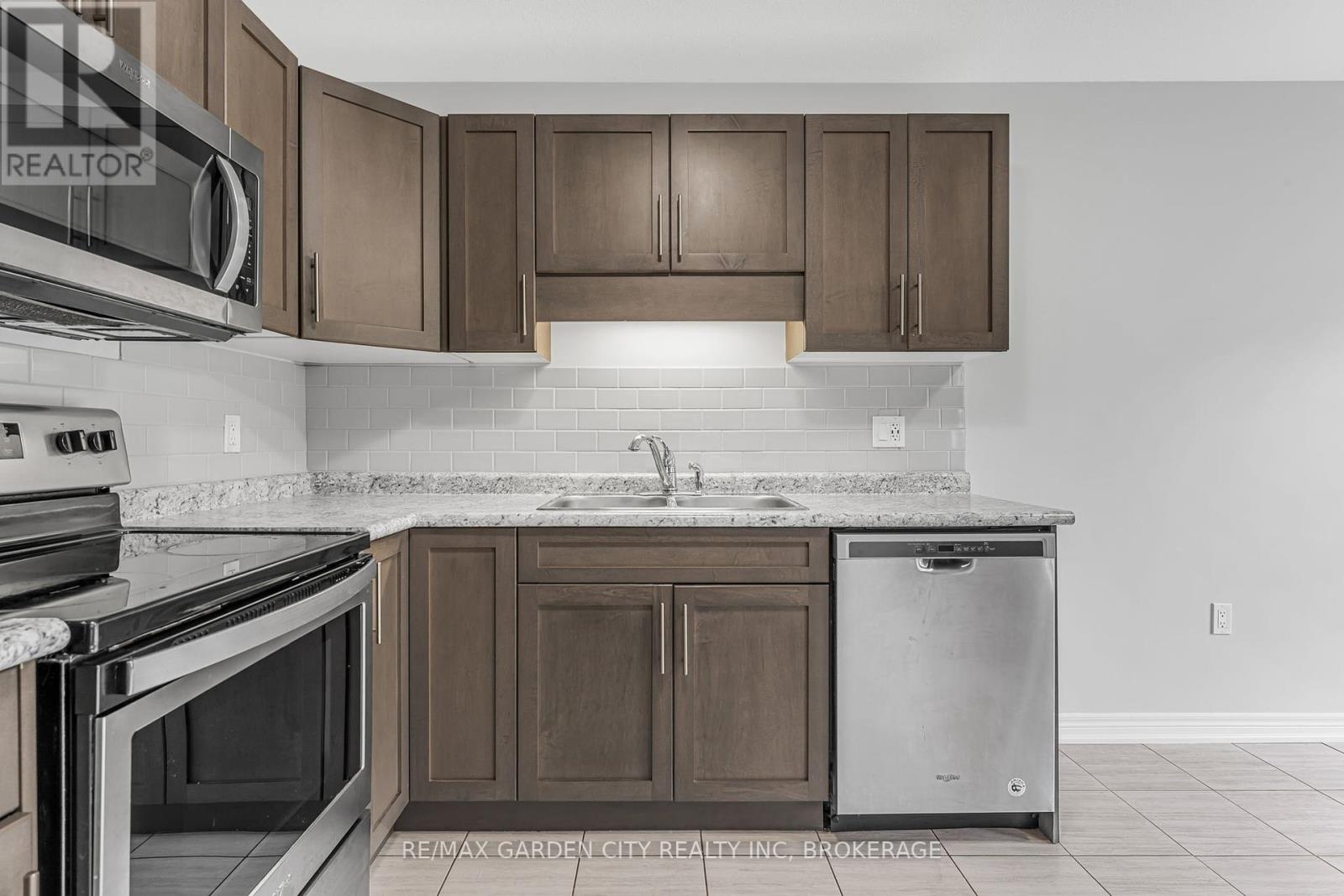 4 - 340 Prospect Point Road N Property Photo 13