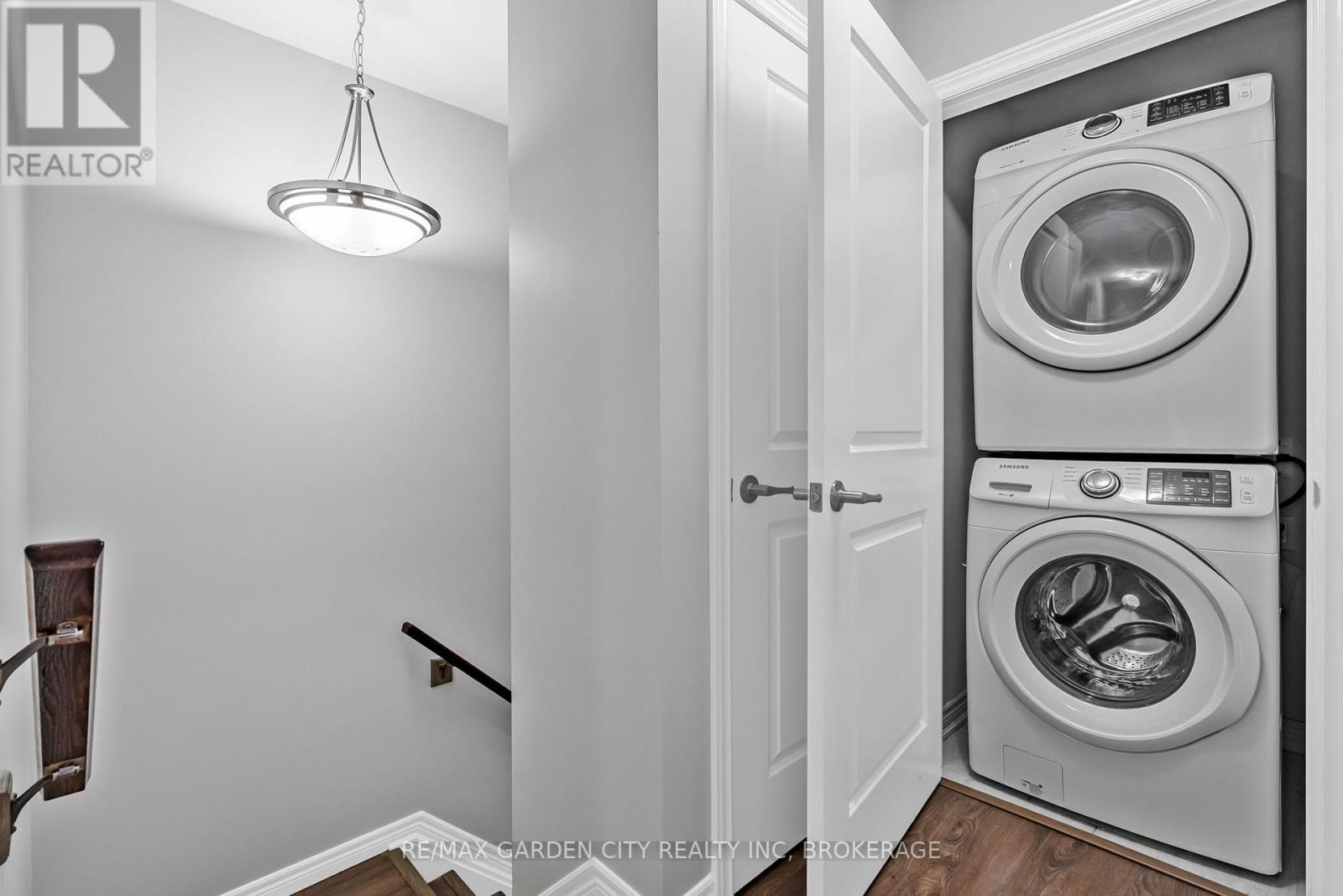 4 - 340 Prospect Point Road N Property Photo 19