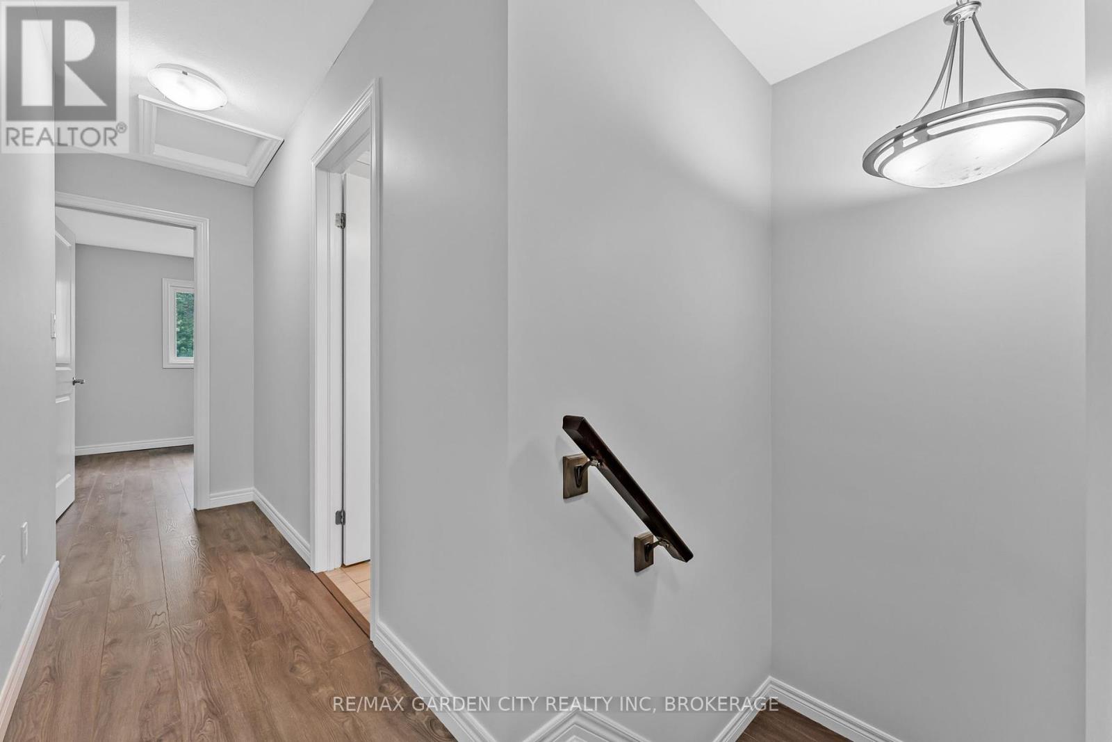 4 - 340 Prospect Point Road N Property Photo 20