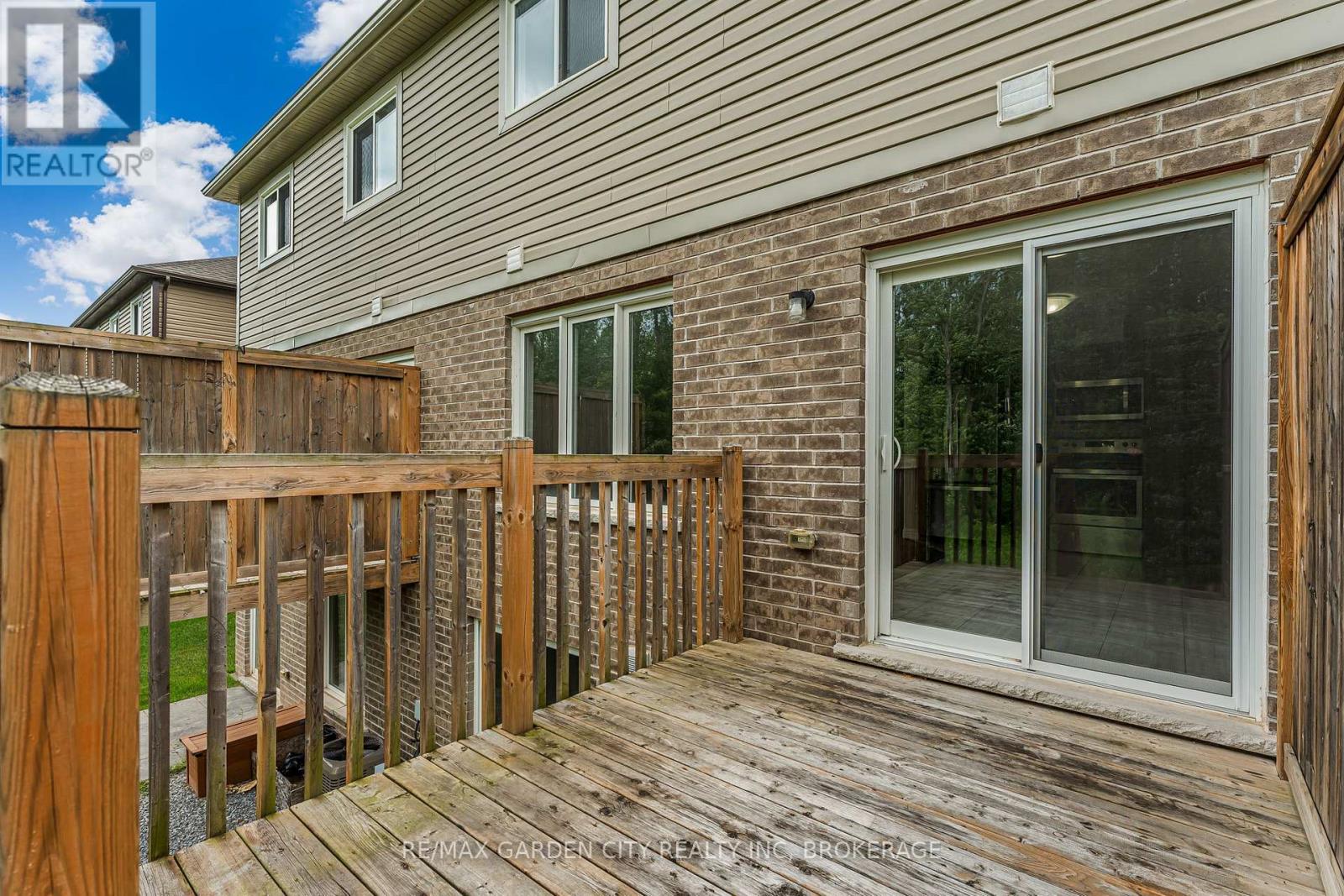 4 - 340 Prospect Point Road N Property Photo 24