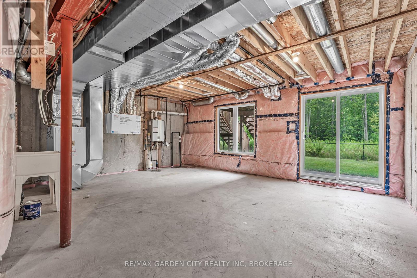 4 - 340 Prospect Point Road N Property Photo 30