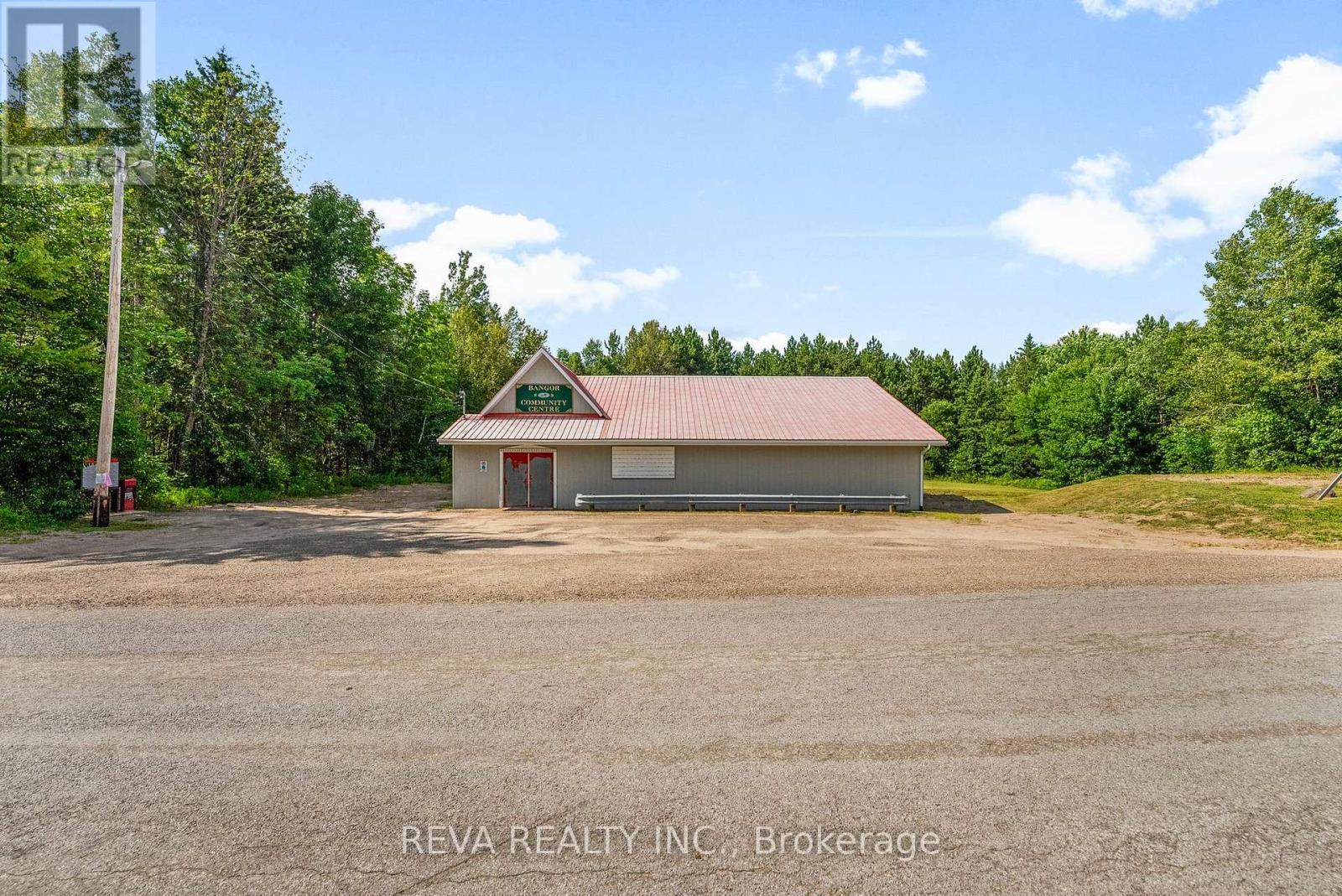 786 Centreview Road Property Photo 2