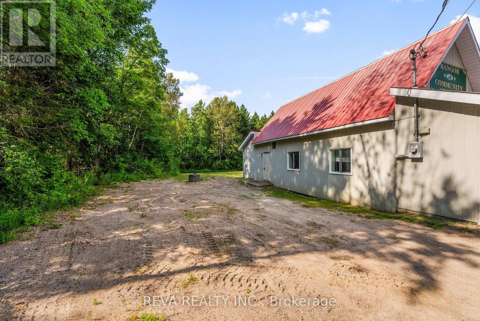 786 Centreview Road Property Photo 3