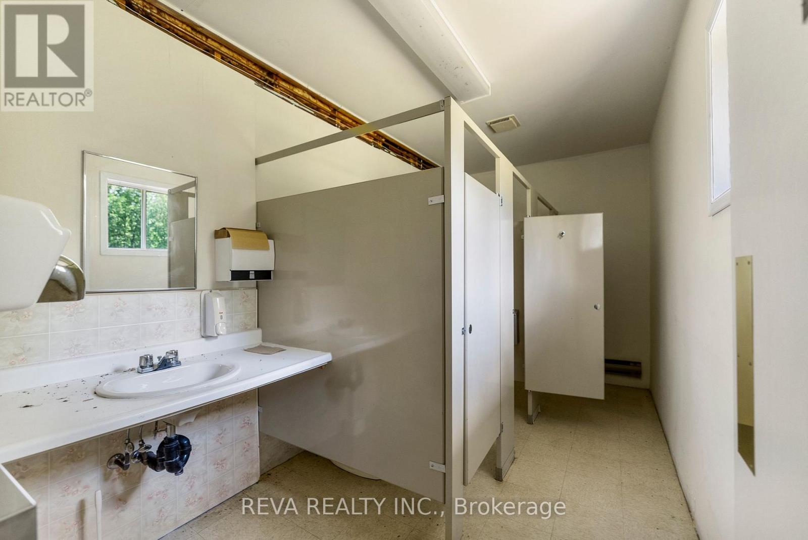 786 Centreview Road Property Photo 12