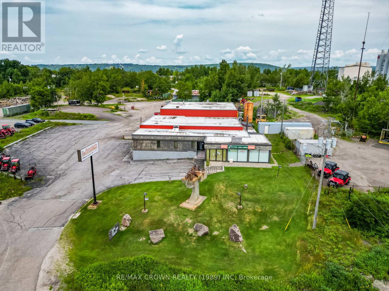 100 Highway 17 E Property Photo 2