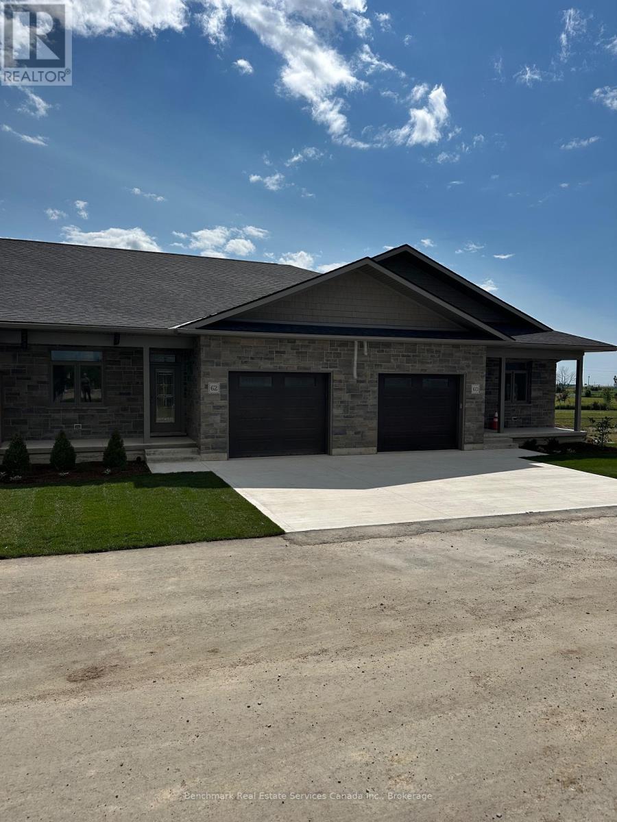 62 Cavalier Crescent Property Photo 2