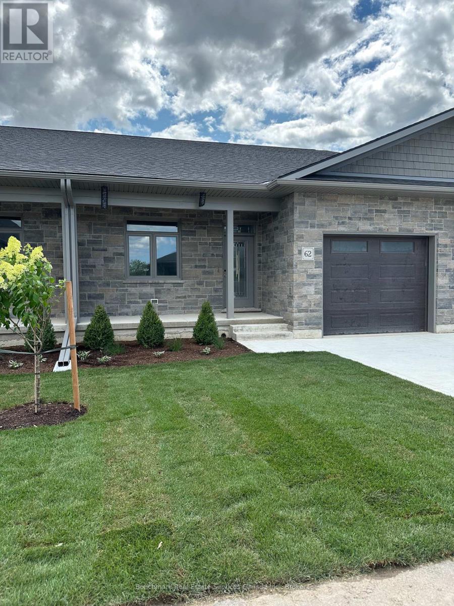 62 Cavalier Crescent Property Photo 3