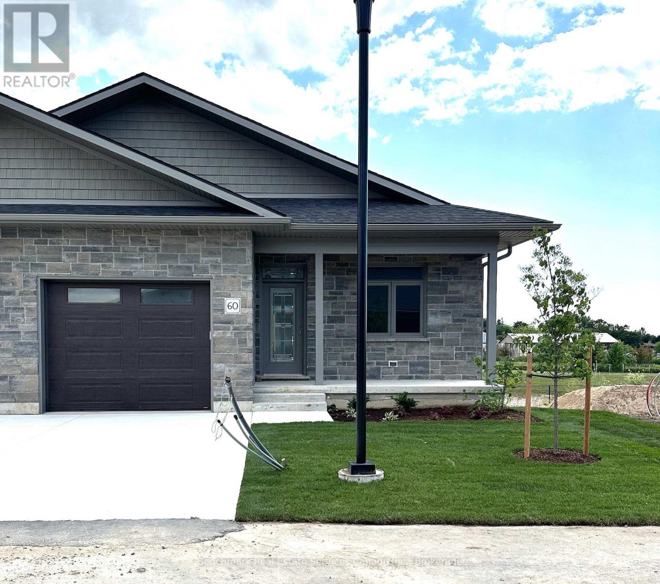 60 CAVALIER CRESCENT Property Photo 1