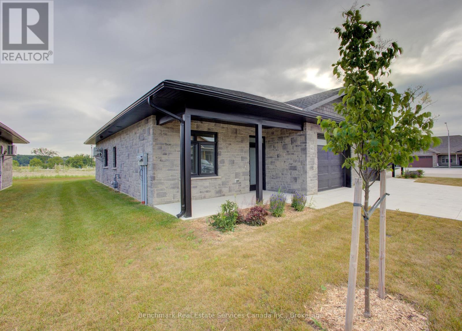 63 Cavalier Crescent Property Photo 3