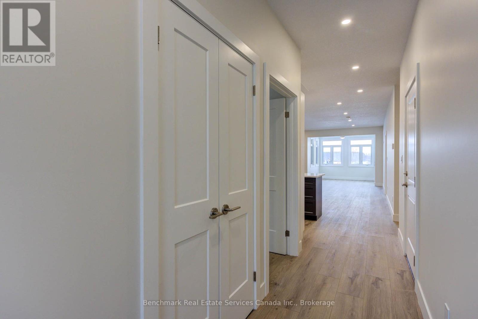 63 Cavalier Crescent Property Photo 6