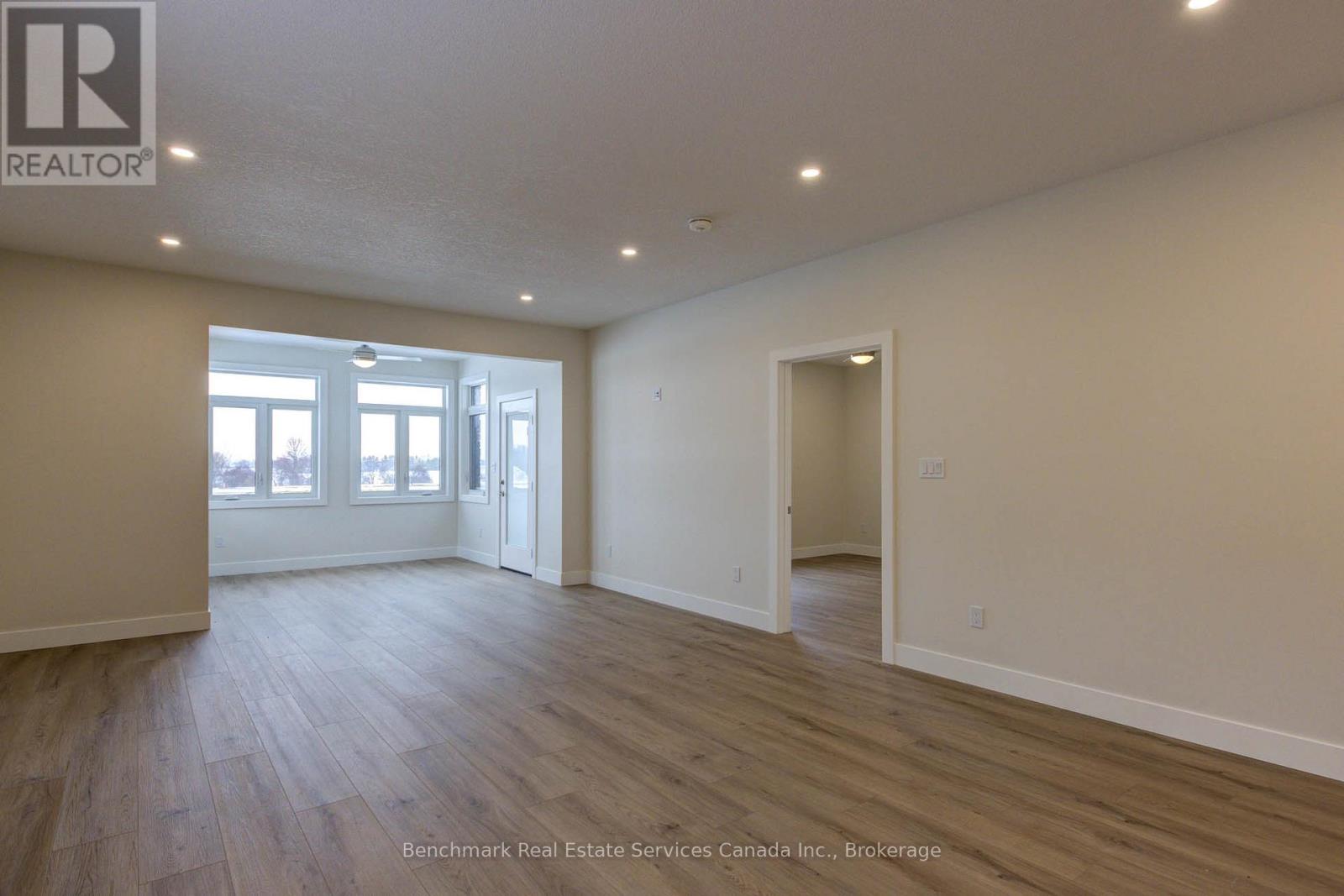 63 Cavalier Crescent Property Photo 14