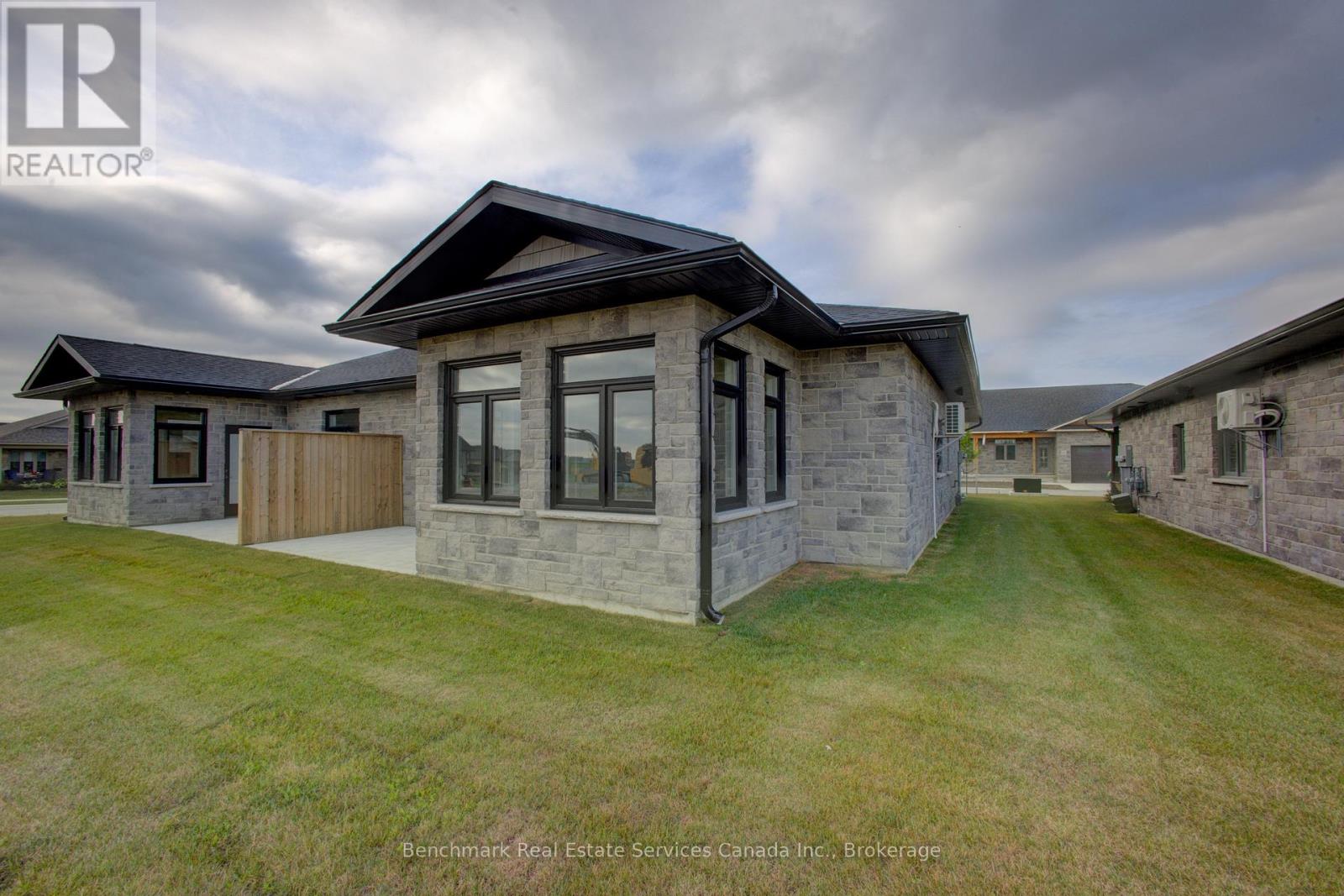 63 Cavalier Crescent Property Photo 27