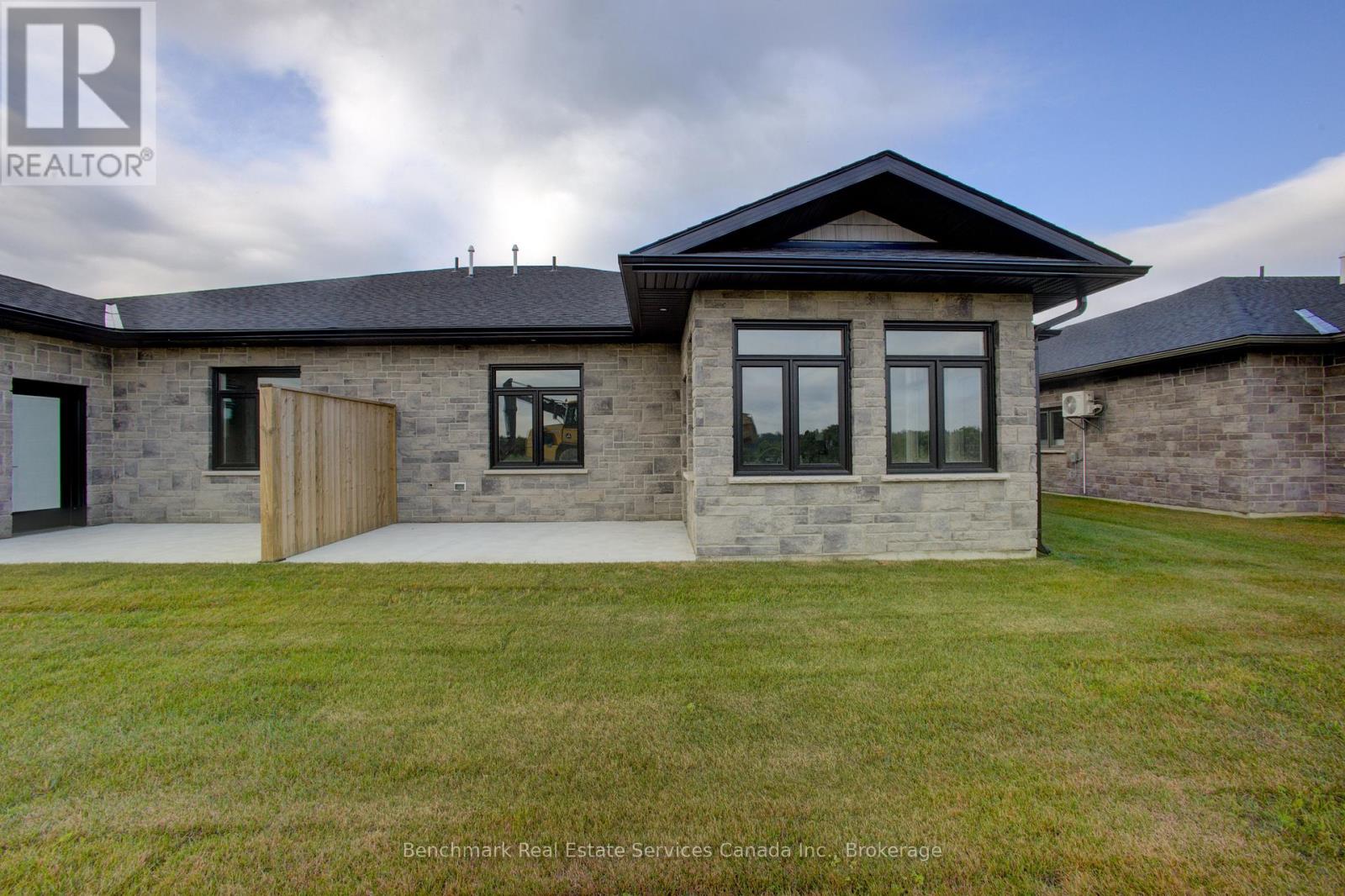 63 Cavalier Crescent Property Photo 28