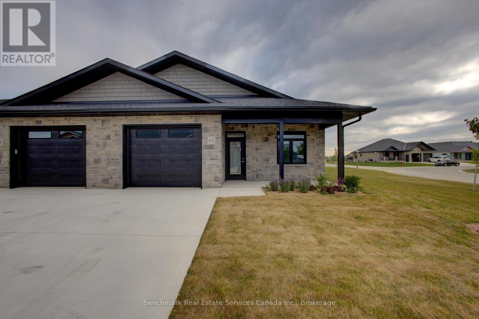 53 CAVALIER CRESCENT Property Photo 1