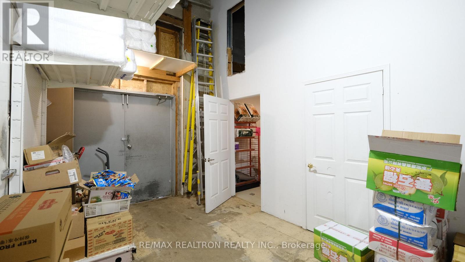 252 Silvercreek Parkway N Property Photo 23