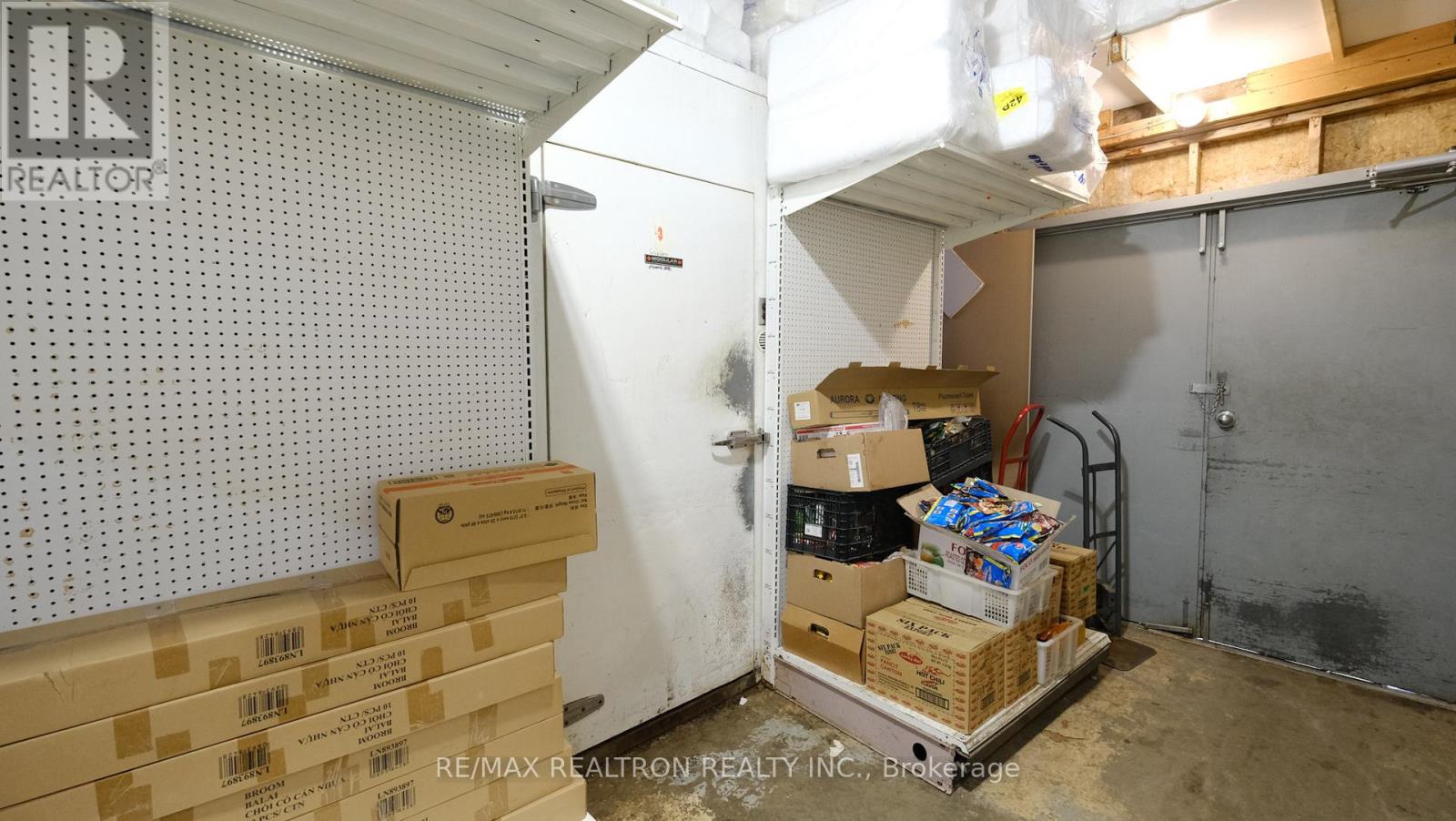 252 Silvercreek Parkway N Property Photo 24