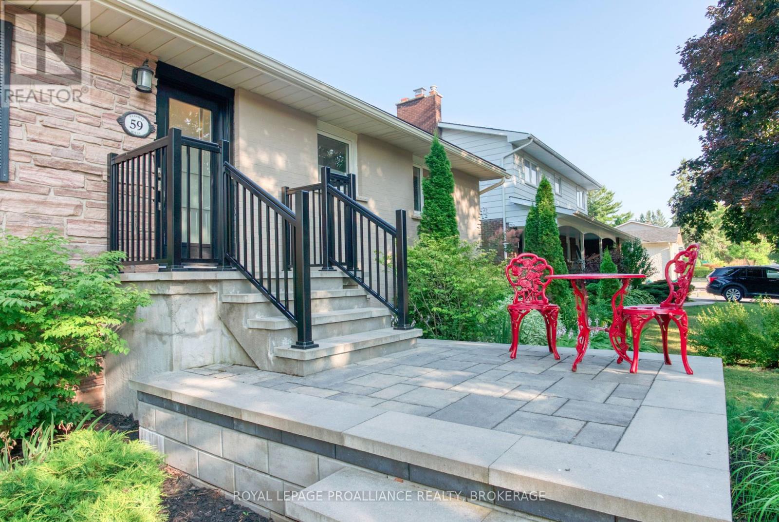 59 Fairway Hill Crescent Property Photo 3