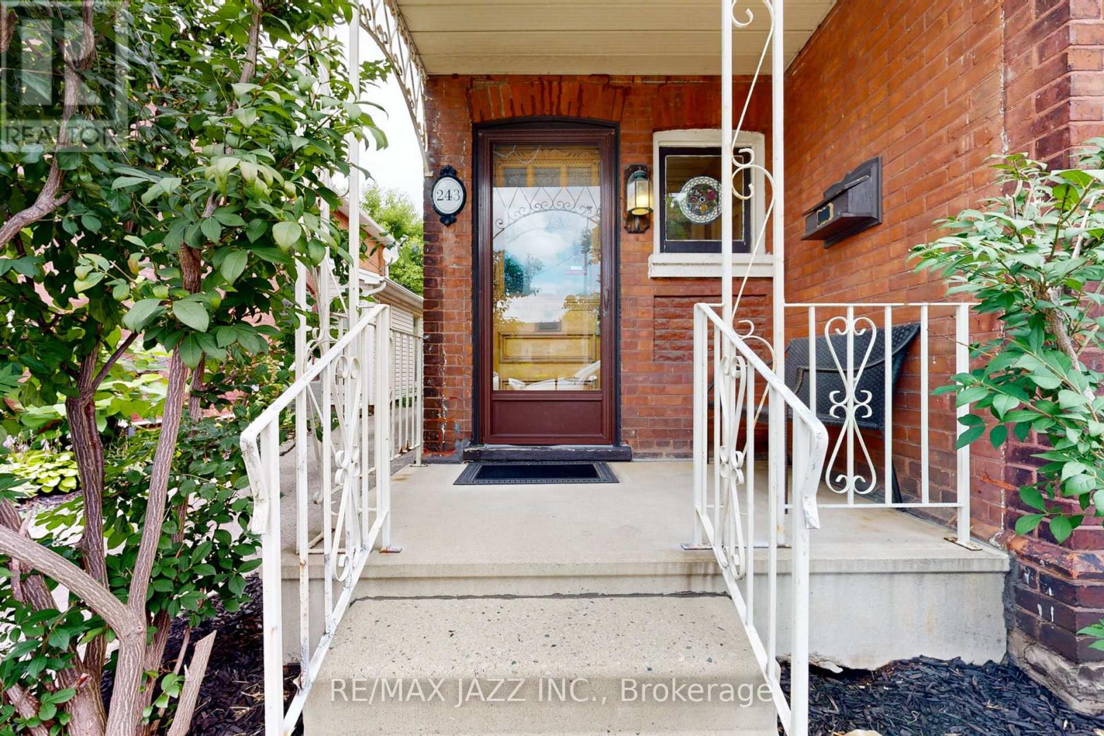 243 Brant Avenue Property Photo 2