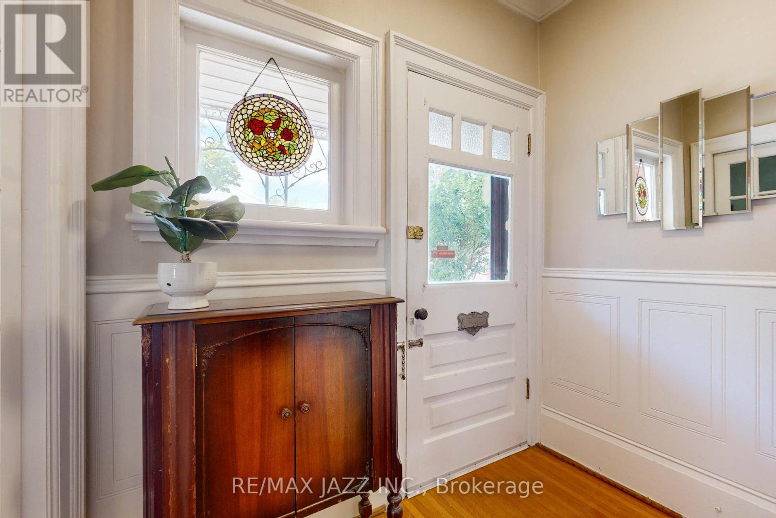 243 Brant Avenue Property Photo 3
