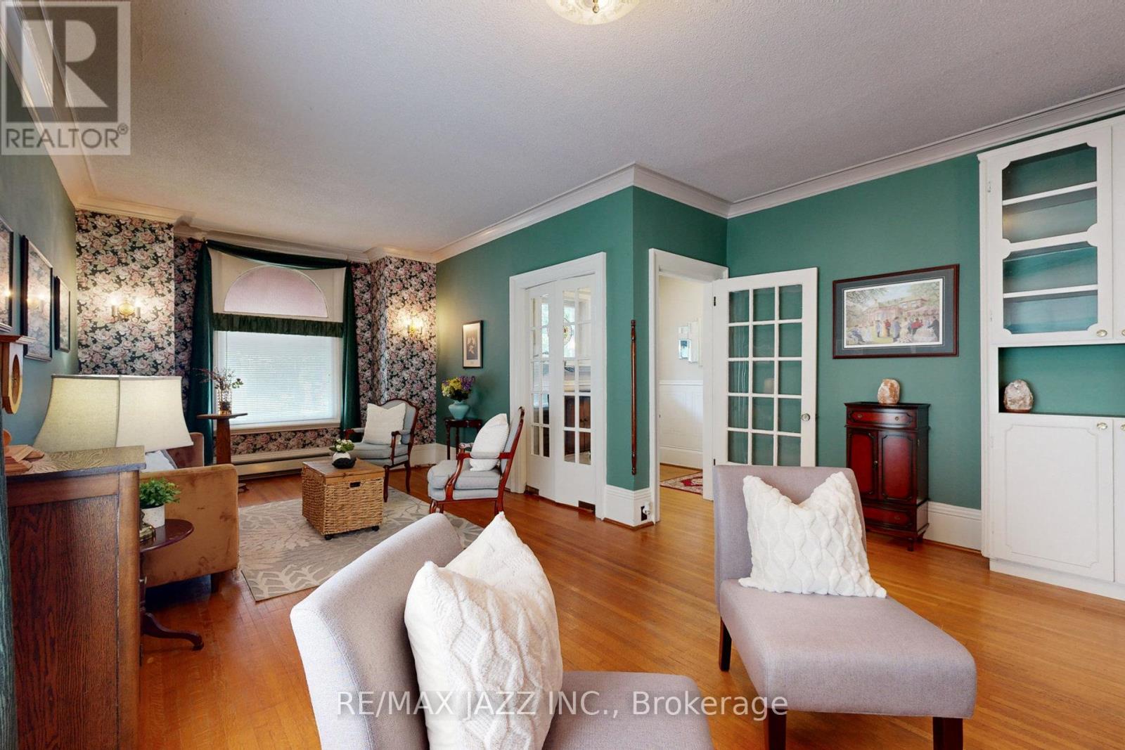 243 Brant Avenue Property Photo 8