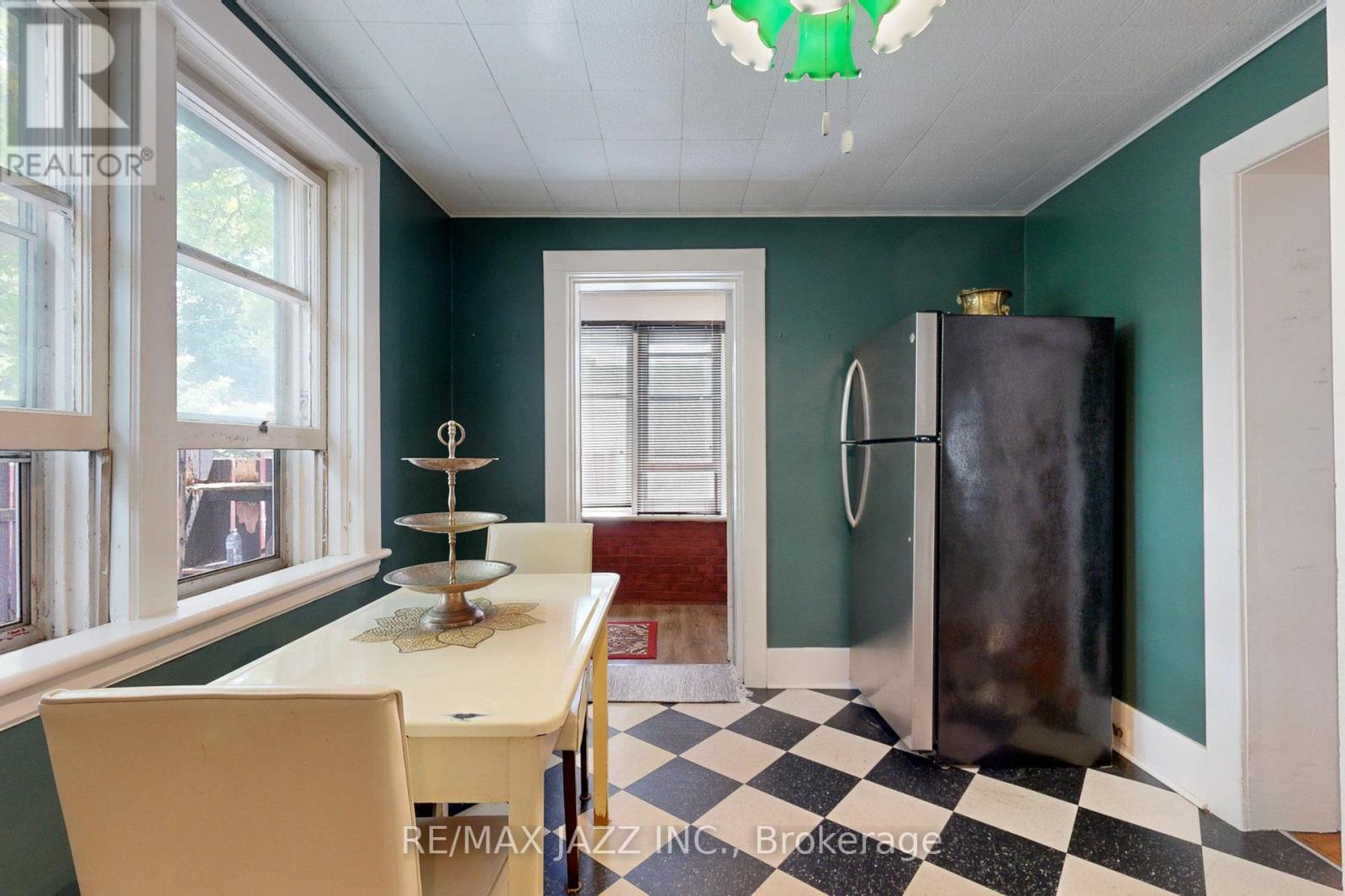 243 Brant Avenue Property Photo 19