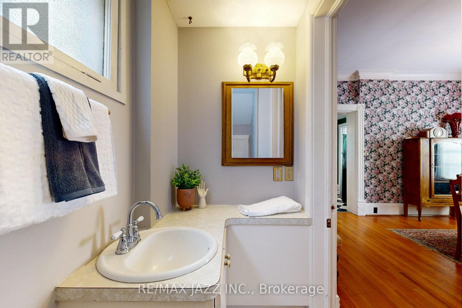 243 Brant Avenue Property Photo 22