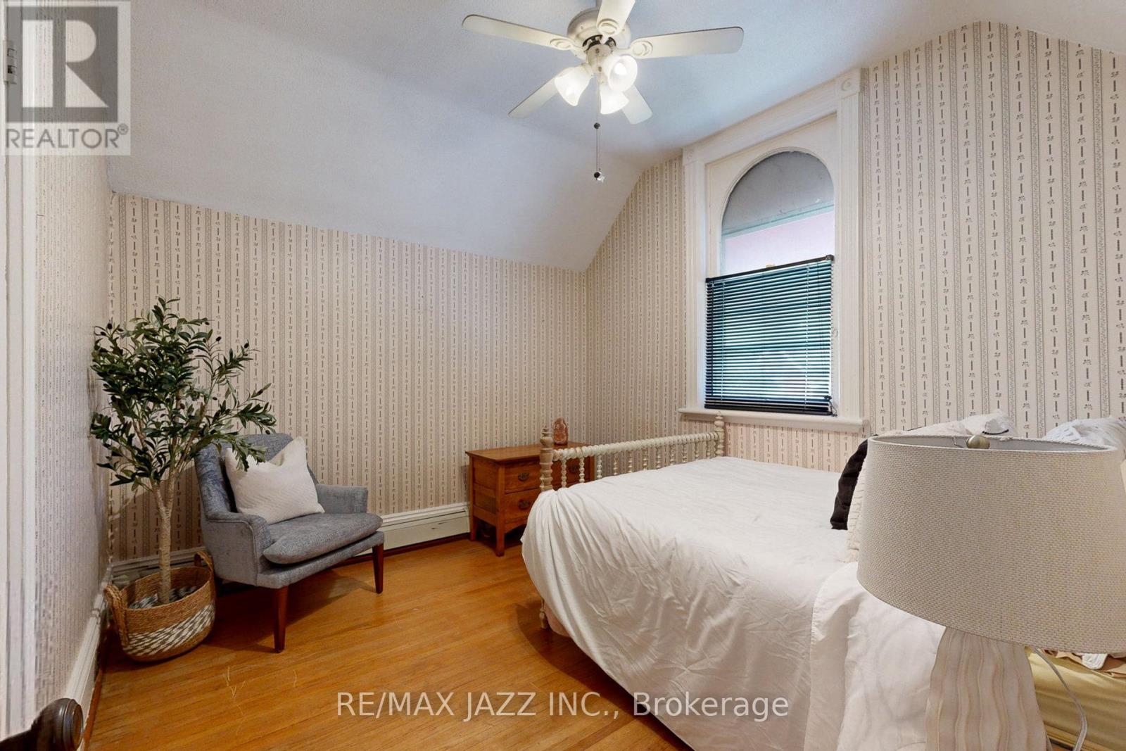 243 Brant Avenue Property Photo 24