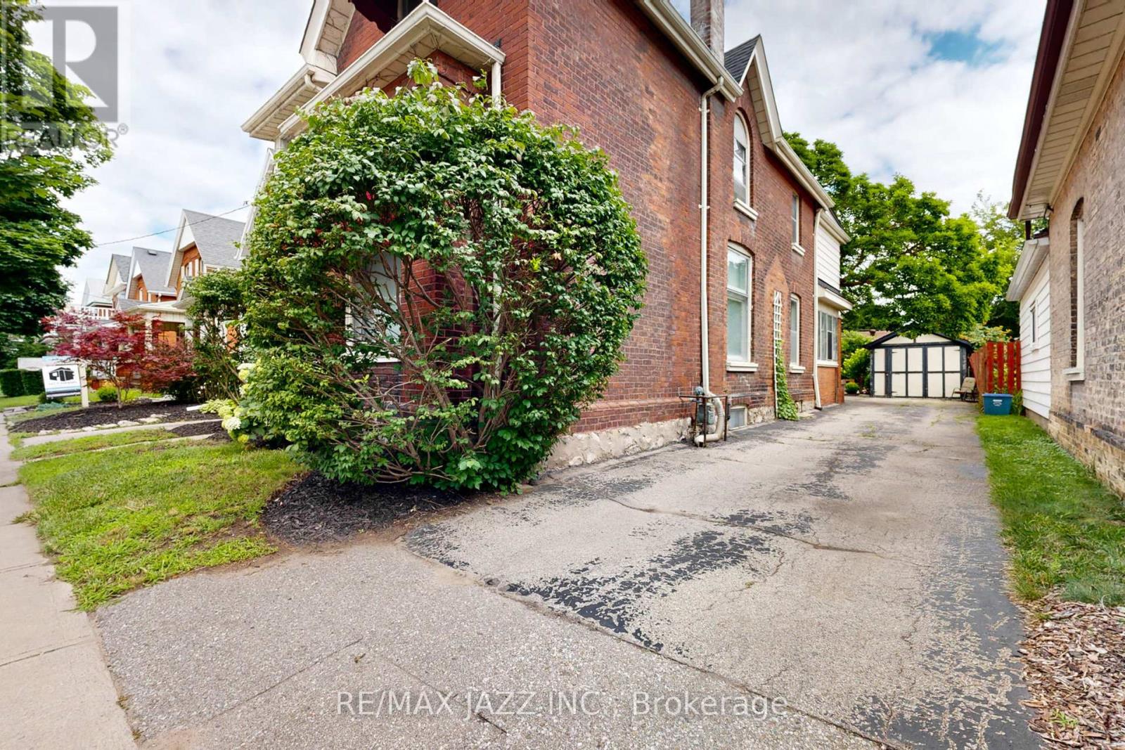 243 Brant Avenue Property Photo 34