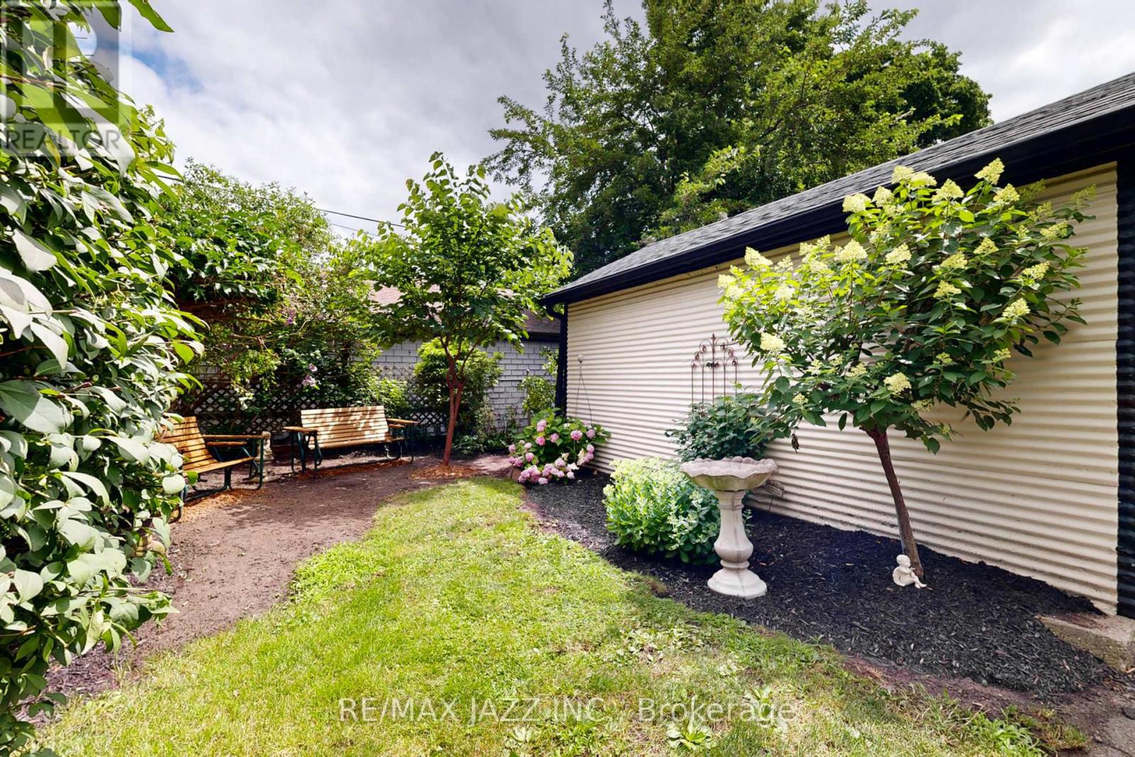 243 Brant Avenue Property Photo 35