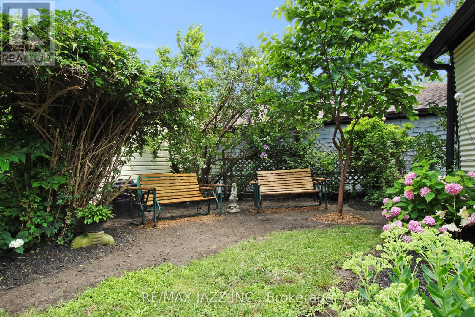243 Brant Avenue Property Photo 36
