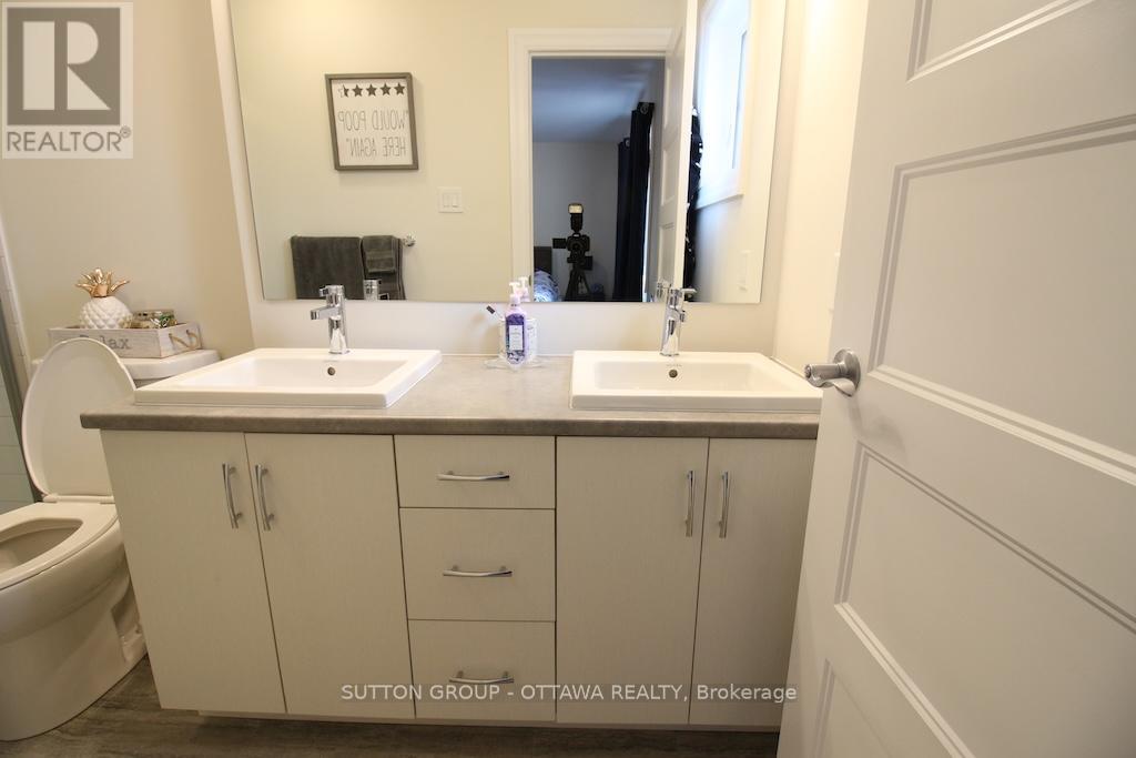 303 Rue De L Etang Street Property Photo 18