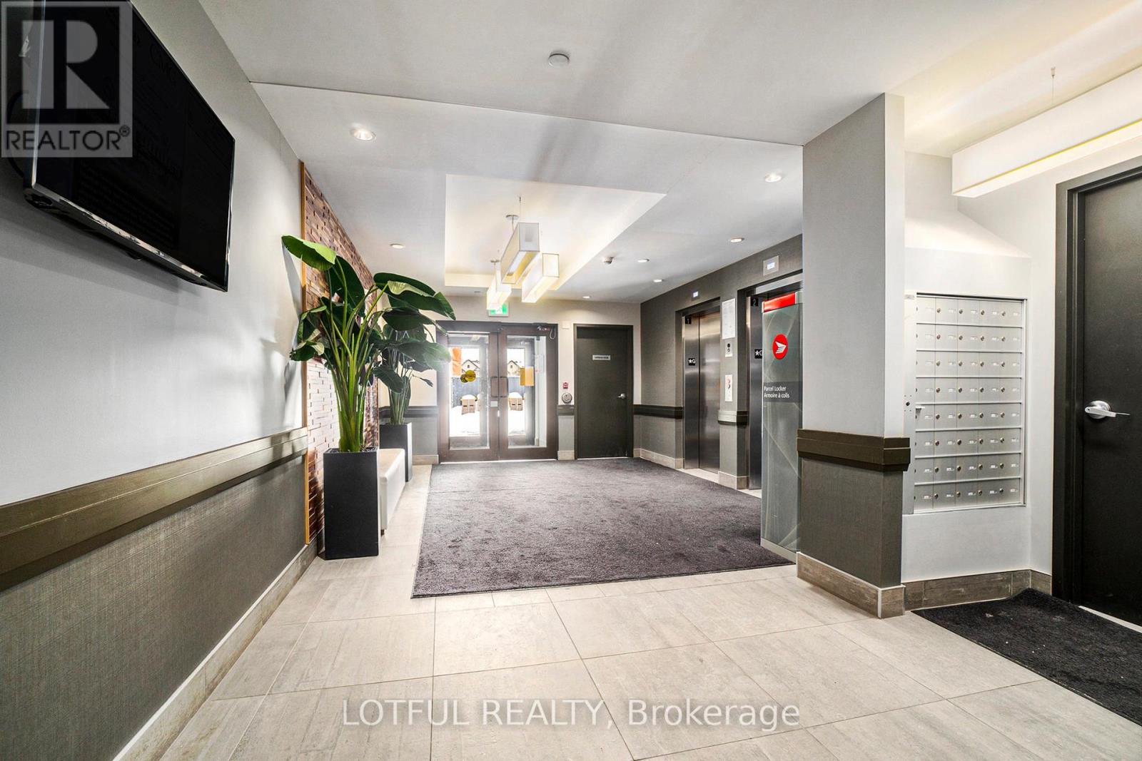 120 Prestige Circle #110 Property Photo 3