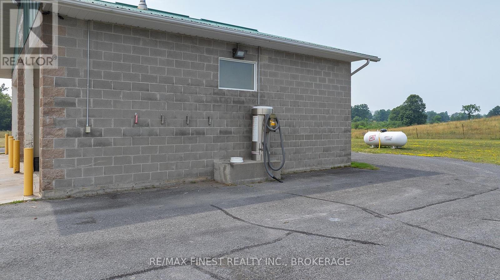 629 County Rd 4 Property Photo 17